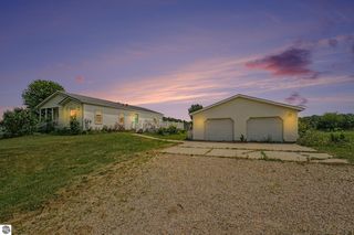 1448 E  Walton Rd, Shepherd, MI 48883