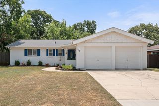 303 Bayless Dr, Euless, TX 76040