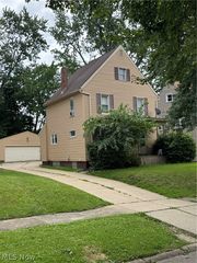 1529 Beardsley St, Akron, OH 44301