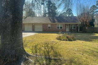 325 Pine Harbor Dr, Onalaska, TX 77360