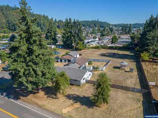 1327 S  Water St, Silverton, OR 97381