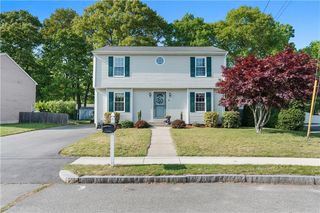 6 Allison Ct E, Riverside, RI 02915