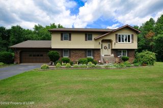 2 Pinecrest Dr, Wilkes Barre, PA 18702