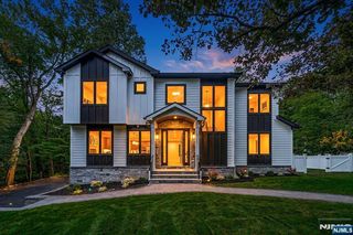 914 Hammond Road, Ridgewood, NJ 07450