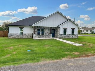 211 N  Oak St #W, Leonard, TX 75452
