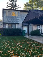 491 S  Navajo Trl, Wheeling, IL 60090