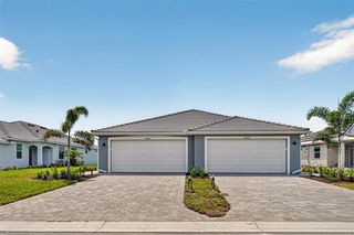 8529 Shore Lake Dr, Englewood, FL 34224