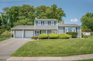 31 Harwood Pl, Wayne, NJ 07470
