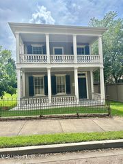 608 High St, Natchez, MS 39120