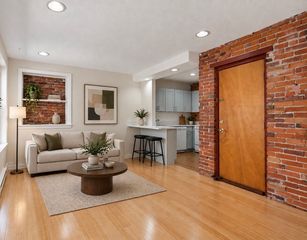 38-38A Charter St #7, Boston, MA 02113