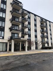 9074 W  Terrace Dr #1I, Niles, IL 60714