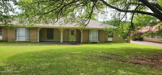 329 Swan Lake Dr, Jackson, MS 39212