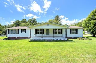 23 Emerald Ln, Hendersonville, NC 28792