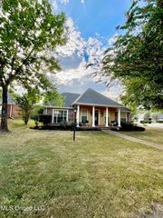 101 Navajo Cir, Clinton, MS 39056