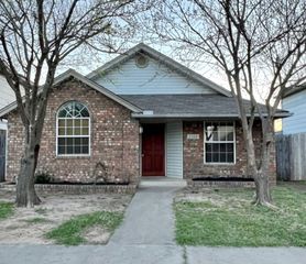 2109 Parkview Dr, Moore, OK 73170
