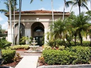 18304 NW 68th Ave #N, Hialeah, FL 33015