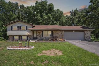 7291 Lime Lake Ct, Brighton, MI 48116