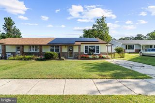 1085 Fitz Ct, Pasadena, MD 21122