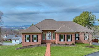 197 Florence Cir, Tazewell, VA 24651