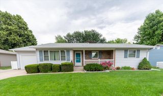 1254 Apache Ave, Hastings, NE 68901