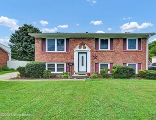 8014 Broadfern Dr, Louisville, KY 40291