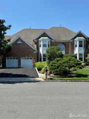 54 Crestwood St, Piscataway, NJ 08854
