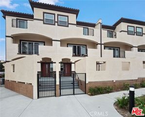 904 Warwick Ave, Thousand Oaks, CA 91360