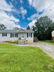 70 Franklin Parke Ct, Christiansburg, VA 24073
