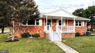204 Ayr St NW, Leesburg, VA 20176