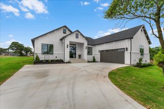 106 McClure Ct, Weatherford, TX 76087