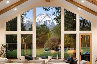 1395 Northridge Dr, Mount Shasta, CA 96067