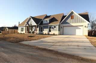 401 Peacock St, Cleburne, TX 76031