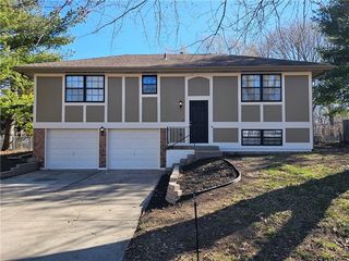 2608 SE 4th St, Blue Springs, MO 64014