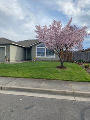 2462 Saint James Way, Central Pt, OR 97502