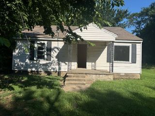 907 S  2nd St, Muskogee, OK 74401