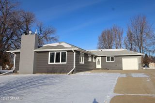 320 Daisy Ave, Buxton, ND 58218