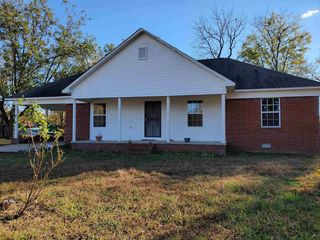 749 El Capitan Dr, Bolivar, TN 38008
