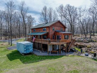 103 Summit Dr, Greentown, PA 18426