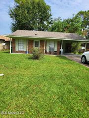 4719 Gen McArthur St, Moss Point, MS 39563