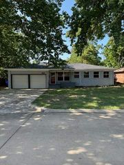 1525 Melrose Dr, Norman, OK 73069