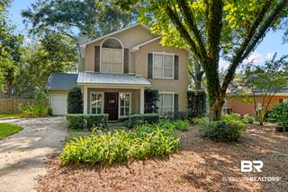 2102 Victoria Dr, Daphne, AL 36526