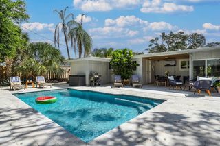 7412 Starfish Dr, Sarasota, FL 34231