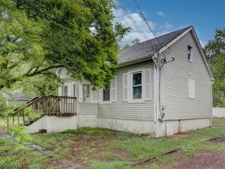 26 E 4Th St, Howell, NJ 07731