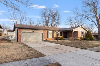 4744 Tonga Dr, Saint Louis, MO 63128