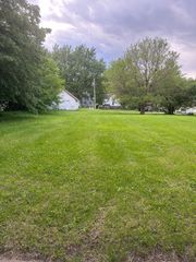 349 2nd St, Tracy, MN 56175
