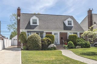 8 Carolyn Avenue, Valley Stream, NY 11580