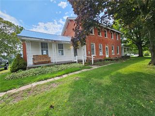 10228 Telegraph Rd, Middleport, NY 14105
