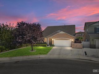 10413 Sirretta Peak Pl, Bakersfield, CA 93311