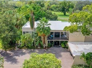 24 Country Club Dr, Largo, FL 33771
