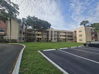 3396 Foxcroft Rd #113, Hollywood, FL 33025